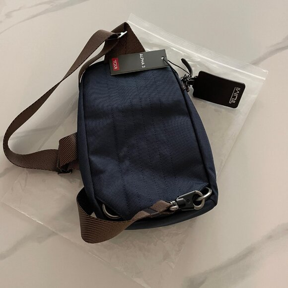 ⭐🦁 Blue Nylon Crossbody Sling Bag - Picture 2 of 7